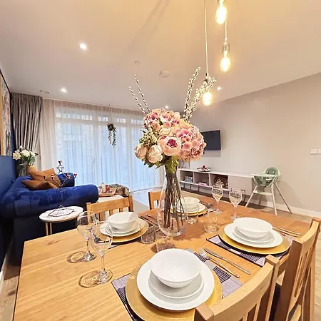 Canary Wharf, Sleeps 4, Fast Wifi, Gym, Prime Location Londra Esterno foto